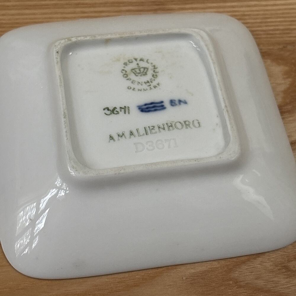 Royal Copenhagen Denmark Amalienborg Palace D3671 Porcelain Ring Dish Vintage - Picture 4 of 8
